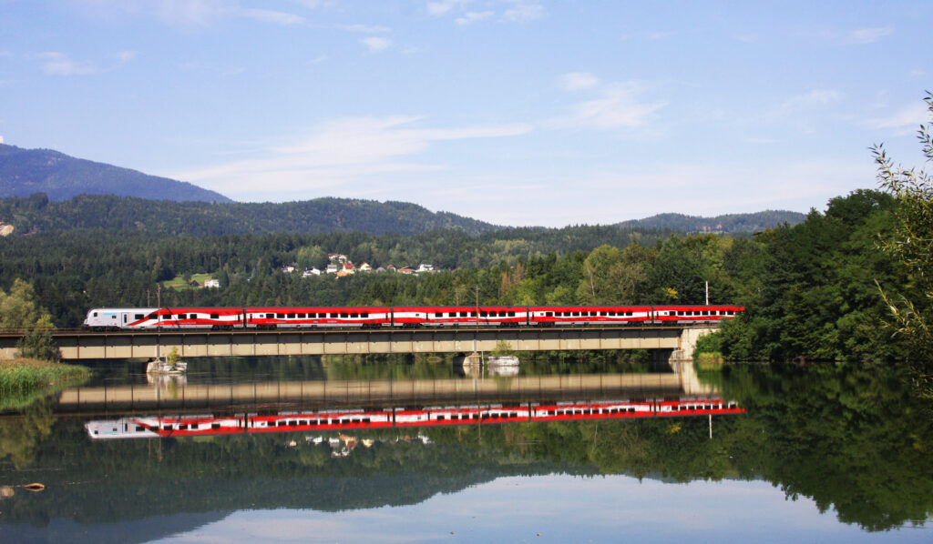 ZuginLandschaft c OEBB Posch Wiener Wanderland